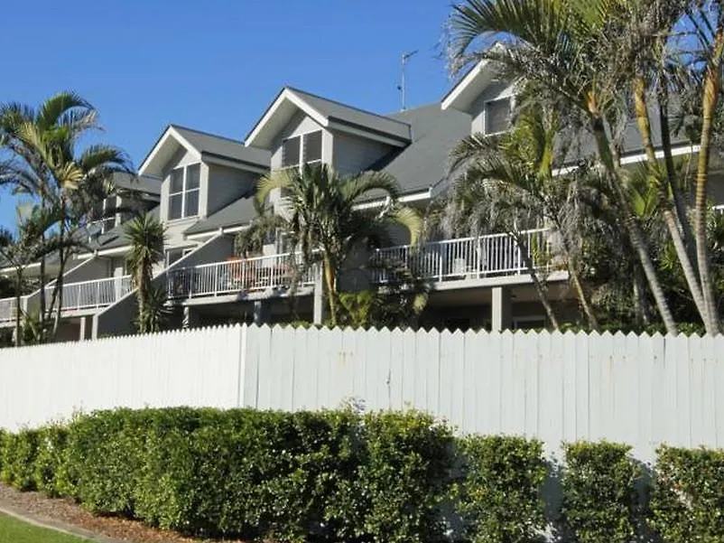 Byron Bay Accom Unit 3 34 Kendall Street - Three By The Sea Apartment Byron Bay