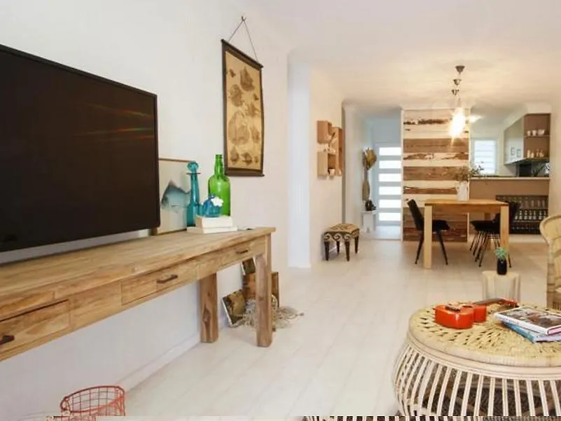 Byron Bay Accom Unit 3 34 Kendall Street - Three By The Sea Apartment 0*, Byron Bay