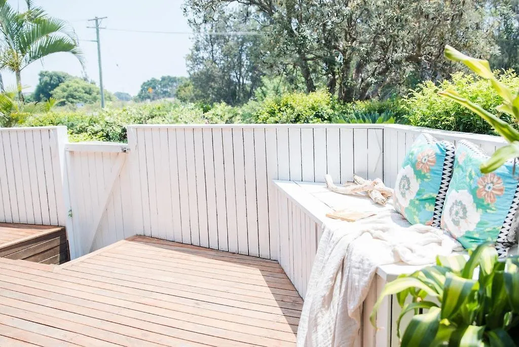 Byron Bay Accom Unit 3 34 Kendall Street - Three By The Sea Apartment  Byron Bay