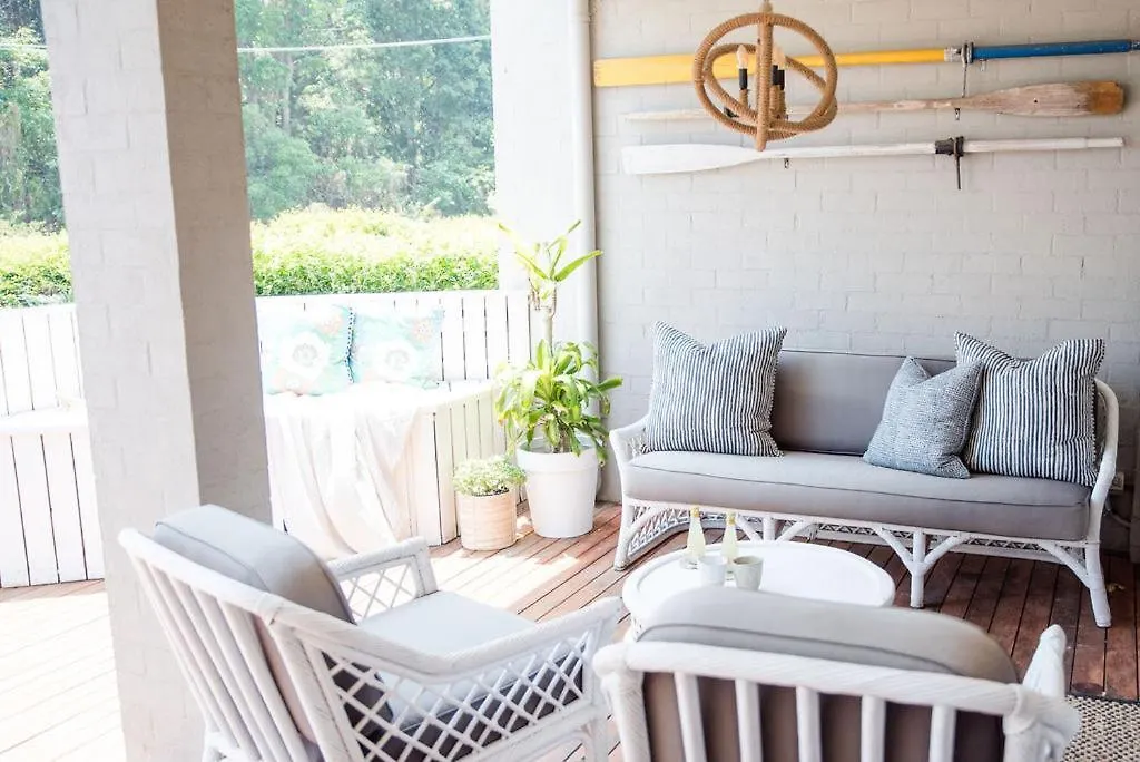 Byron Bay Accom Unit 3 34 Kendall Street - Three By The Sea Apartment